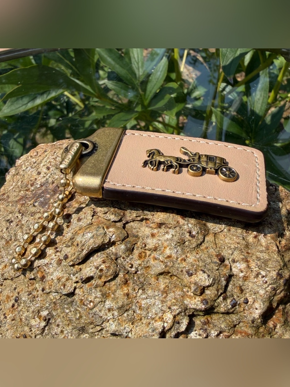 New Coach Large Taupe Leather Hangtag – Antique Brass - Picture 3 of 7